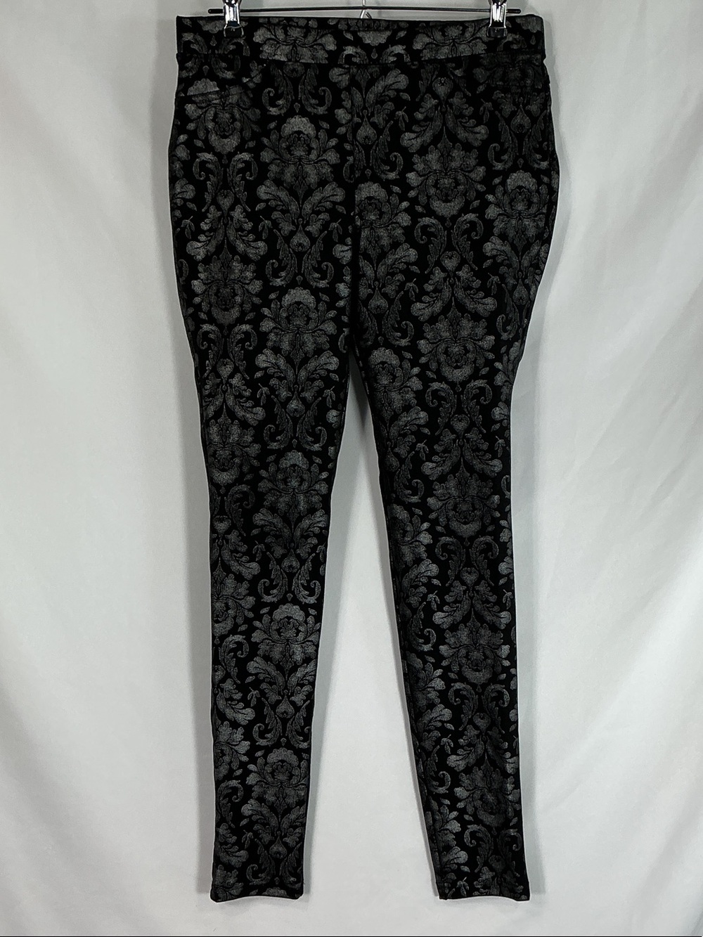 HUE Leggings Damask Jacquard Floral High Rise Size M Medium Black Gray